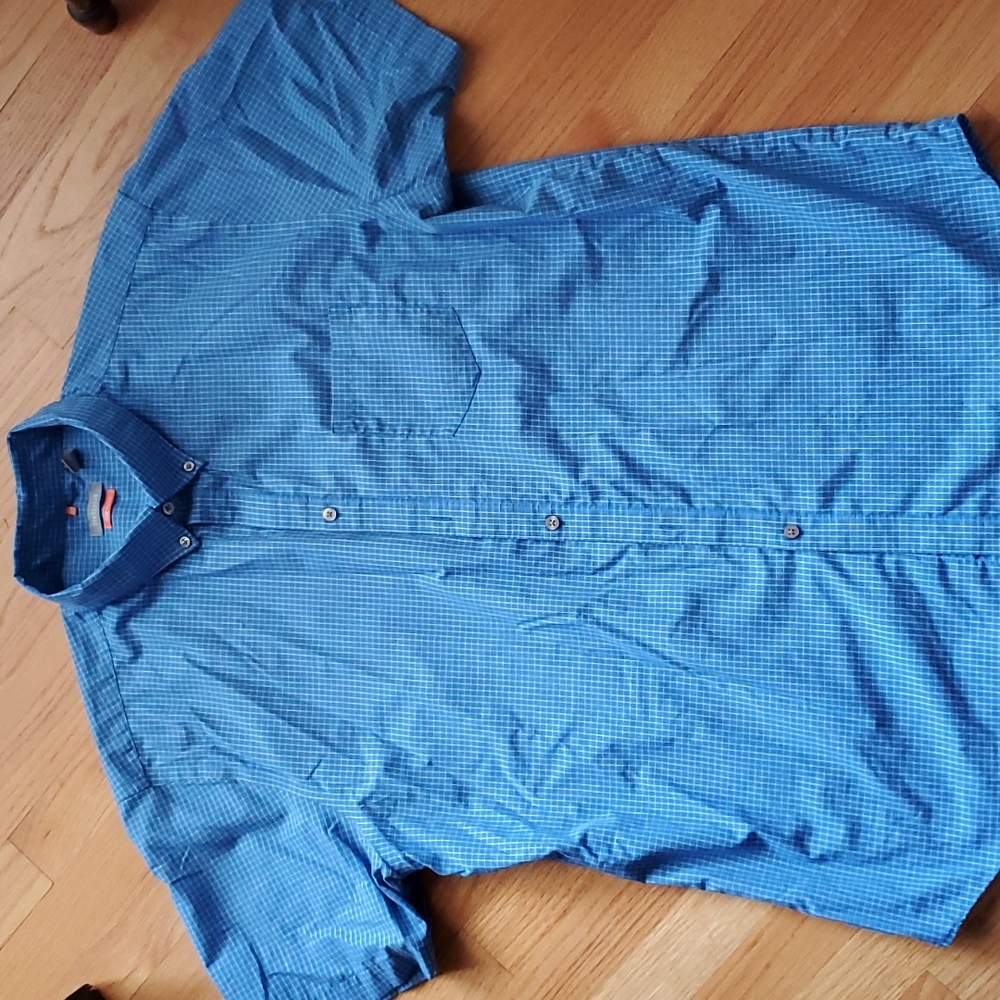 Men's short sleeved button-down